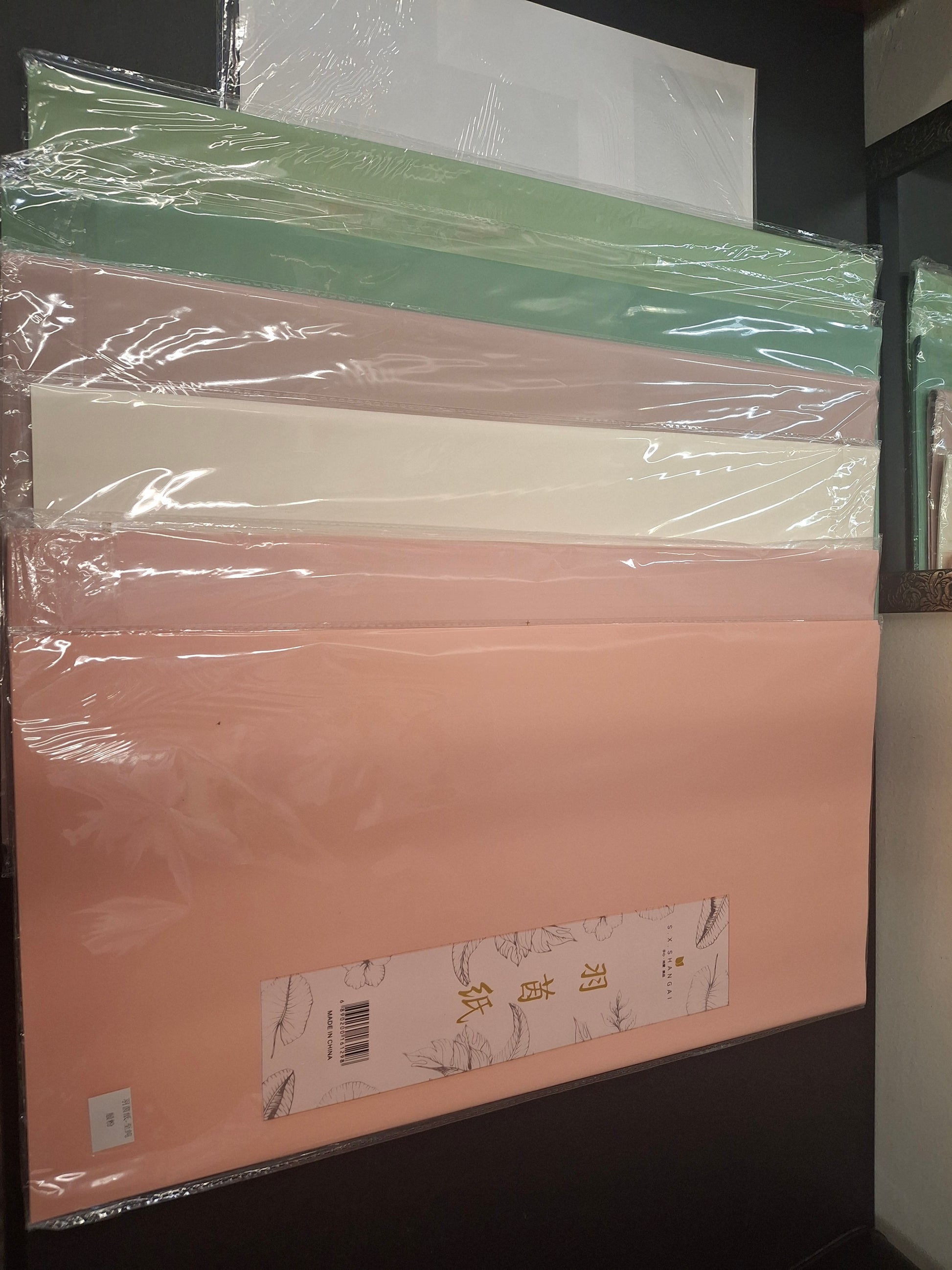 Solid paper for wrapping